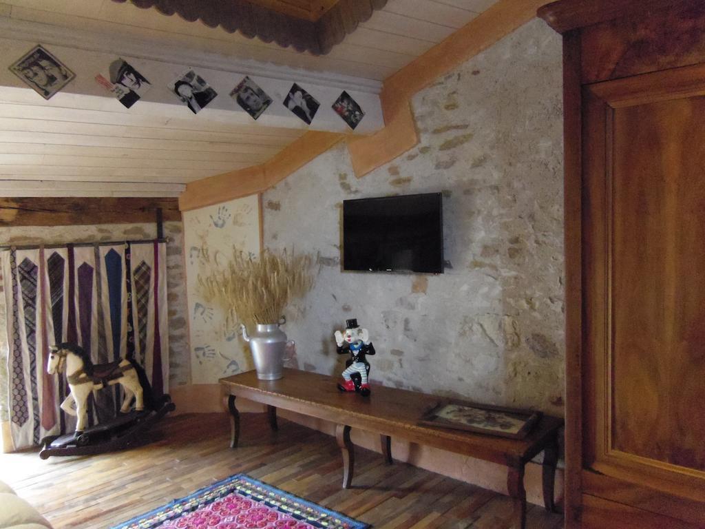 Place Des Nobles Bed and Breakfast Cuiseaux Habitación foto