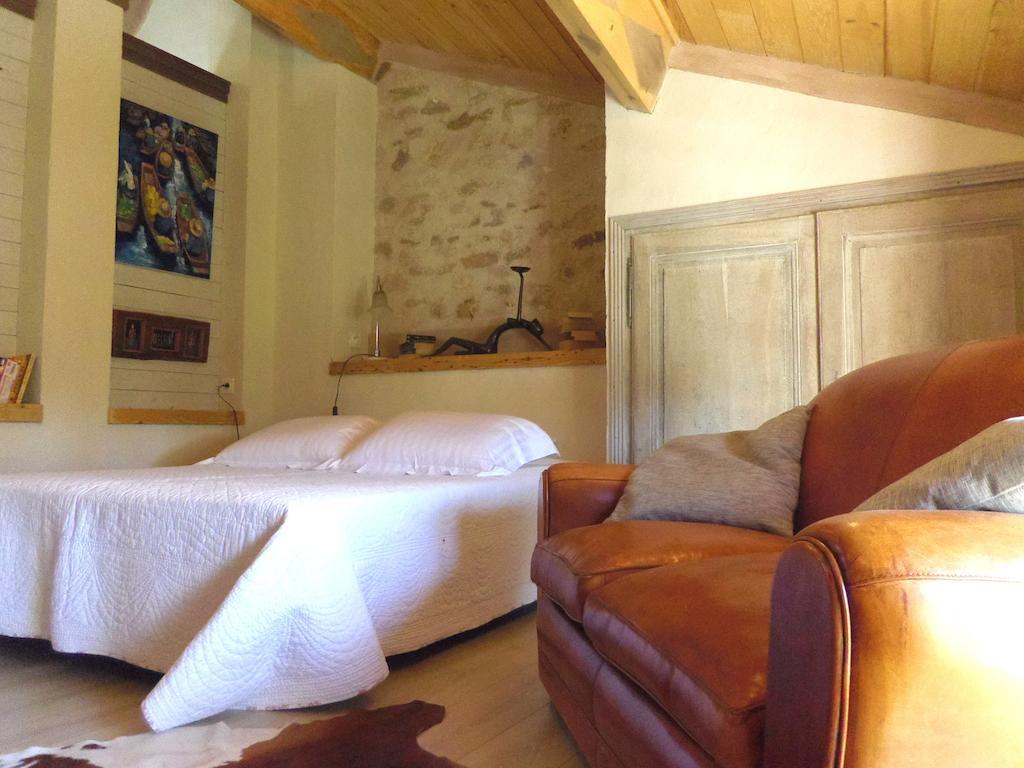 Place Des Nobles Bed and Breakfast Cuiseaux Habitación foto